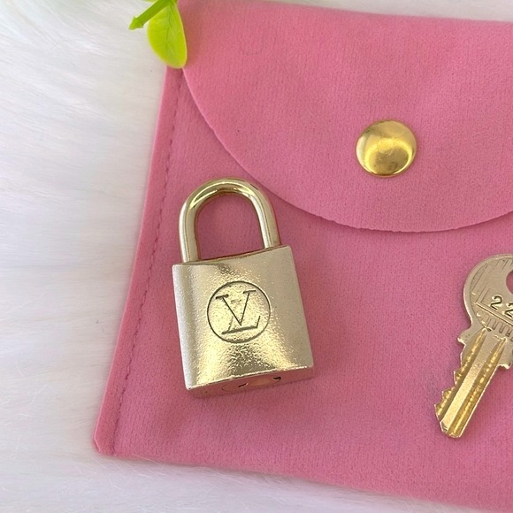 Louis Vuitton Padlock and Key #223 - Picture 4 of 14